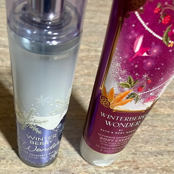 Bath & Body Works Discontinued Winterberry Wonder Body Care Duo - Picture 3 of 9